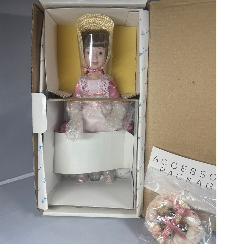 The Storybook Doll Collection Mary, Mary Quite‎ Contrary NIB-rare
